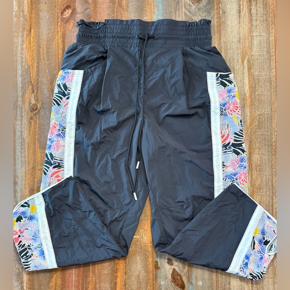 FP Movement Women’s Good Karma Track Pants in Mystic Floral Combo Size M NWT